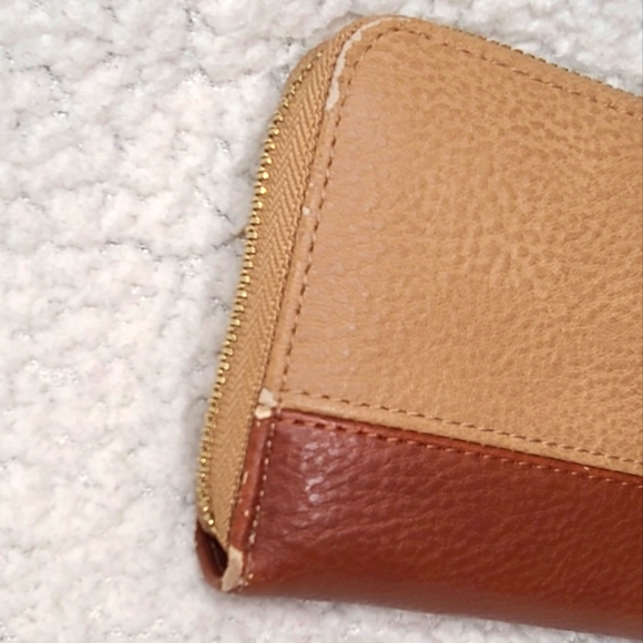 Steve Madden Leather Wallet with Wrist Strap - Picture 7 of 11
